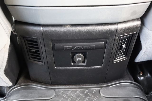 2014 Ram 1500 2WD Crew Cab 140.5" Lone Star - 22903057 - 36