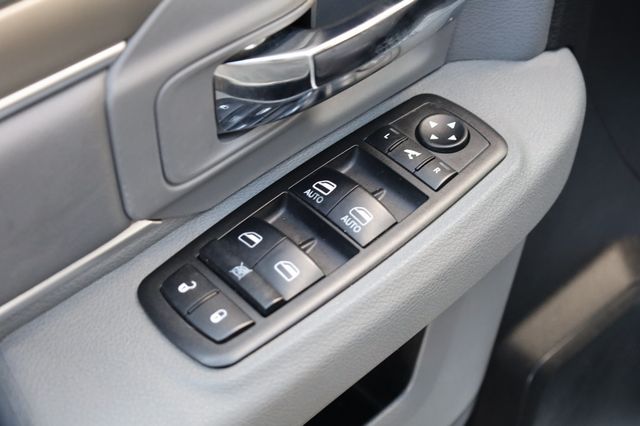 2014 Ram 1500 2WD Crew Cab 140.5" Lone Star - 22903057 - 37