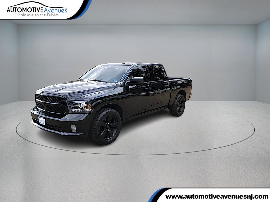 2014 Ram 1500 4WD Crew Cab 140.5'' Express with V8 HEMI & Black Express Group - 22934240 | Video 1