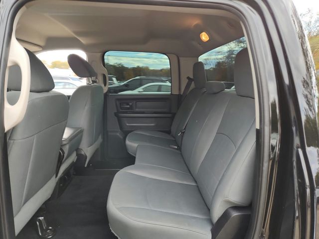 2014 Ram 1500 4WD Crew Cab 140.5'' Express with V8 HEMI & Black Express Group - 22934240 - 9