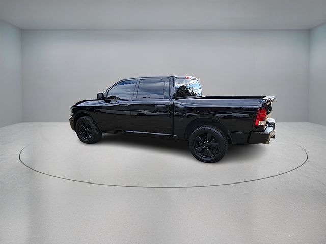 2014 Ram 1500 4WD Crew Cab 140.5'' Express with V8 HEMI & Black Express Group - 22934240 - 1