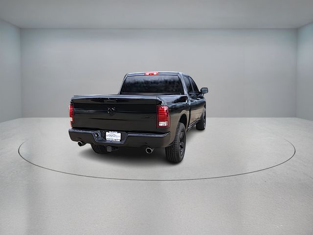2014 Ram 1500 4WD Crew Cab 140.5'' Express with V8 HEMI & Black Express Group - 22934240 - 3