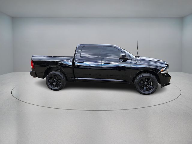 2014 Ram 1500 4WD Crew Cab 140.5'' Express with V8 HEMI & Black Express Group - 22934240 - 5
