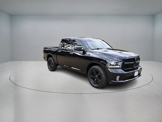 2014 Ram 1500 4WD Crew Cab 140.5'' Express with V8 HEMI & Black Express Group - 22934240 - 6