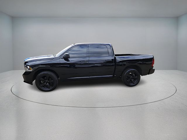 2014 Ram 1500 4WD Crew Cab 140.5'' Express with V8 HEMI & Black Express Group - 22934240 - 7