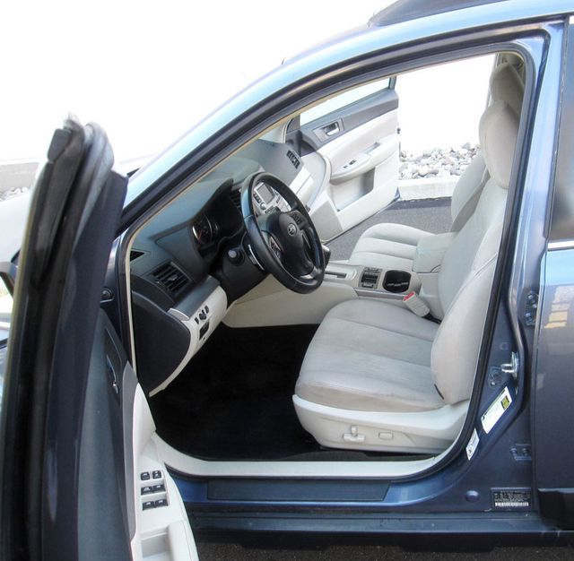 2014 Subaru Outback 4dr Wagon H4 Automatic 2.5i Premium PZEV - 22355239 - 12