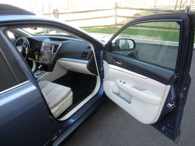 2014 Subaru Outback 4dr Wagon H4 Automatic 2.5i Premium PZEV - 22355239 - 16