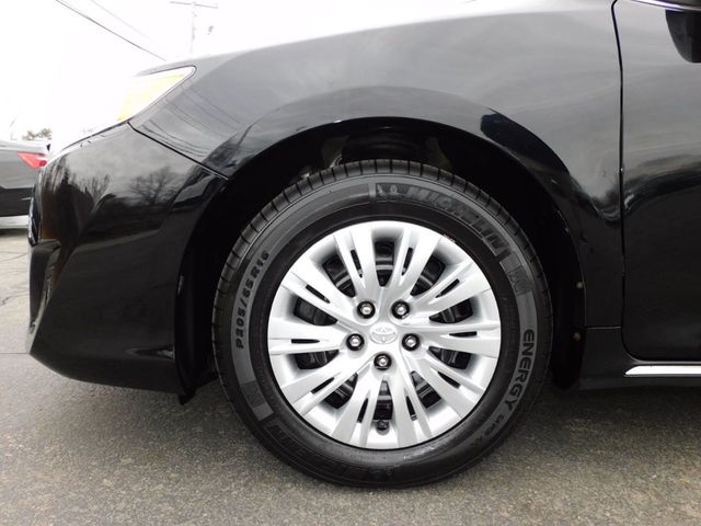 2014 Toyota Camry LE - 22324953 - 40
