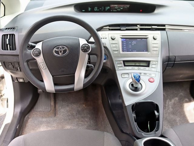 2014 Toyota Prius 5dr Hatchback Two - 22867096 - 10