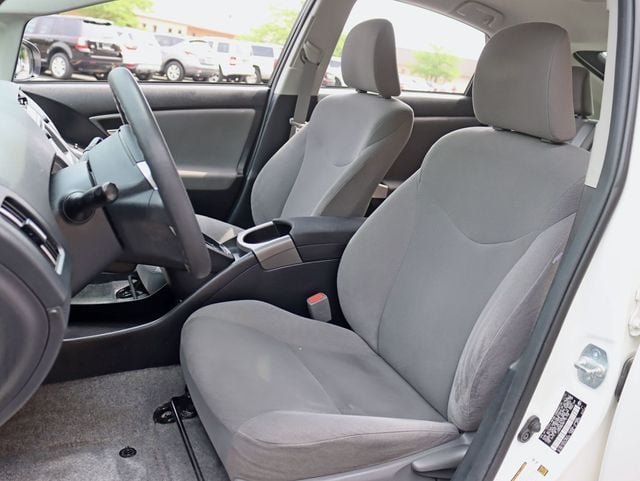 2014 Toyota Prius 5dr Hatchback Two - 22867096 - 16