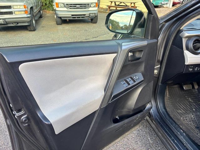 2014 Toyota RAV4 AWD 4dr LE - 22935105 - 11