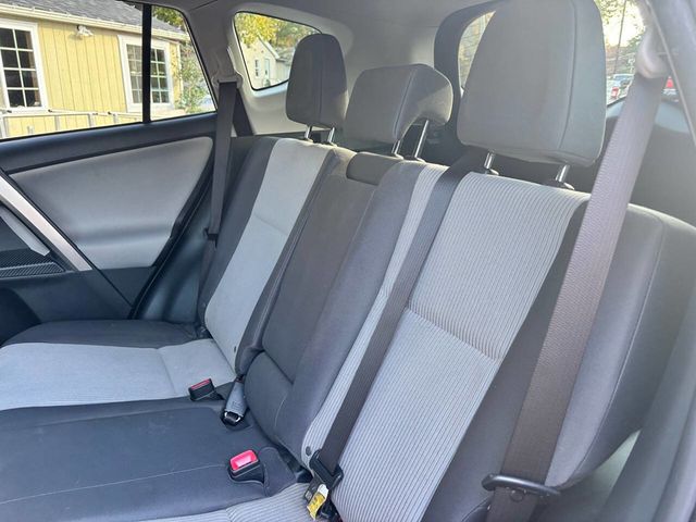 2014 Toyota RAV4 AWD 4dr LE - 22935105 - 14