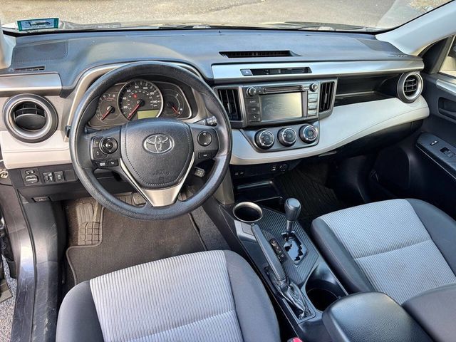 2014 Toyota RAV4 AWD 4dr LE - 22935105 - 17