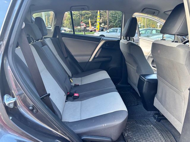 2014 Toyota RAV4 AWD 4dr LE - 22935105 - 19