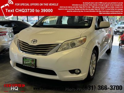 2014 Toyota Sienna XLE's photo