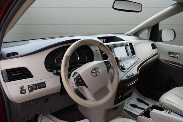 2014 Toyota Sienna 5dr 7-Passenger Van V6 XLE AWD - 22928590 - 10