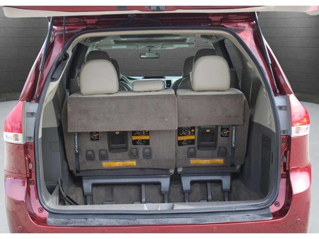 2014 Toyota Sienna 5dr 7-Passenger Van V6 XLE AWD - 22928590 - 19
