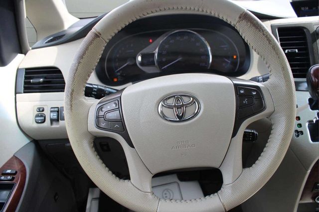 2014 Toyota Sienna 5dr 7-Passenger Van V6 XLE AWD - 22928590 - 22