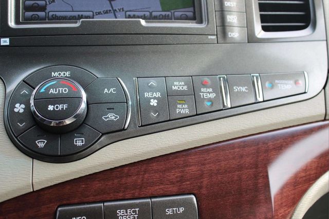 2014 Toyota Sienna 5dr 7-Passenger Van V6 XLE AWD - 22928590 - 30