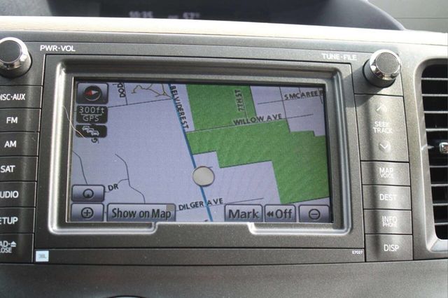 2014 Toyota Sienna 5dr 7-Passenger Van V6 XLE AWD - 22928590 - 31