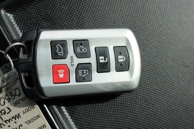 2014 Toyota Sienna 5dr 7-Passenger Van V6 XLE AWD - 22928590 - 35