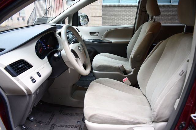 2014 Toyota Sienna 5dr 8-Passenger Van V6 LE FWD - 22101983 - 20