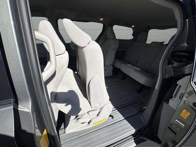 2014 Toyota Sienna LE 8 Passenger 4dr Mini Van - 22936980 - 19