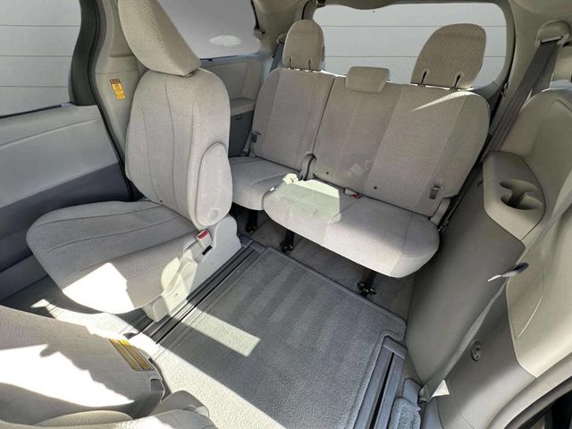 2014 Toyota Sienna LE 8 Passenger 4dr Mini Van - 22936980 - 20