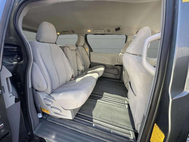 2014 Toyota Sienna LE 8 Passenger 4dr Mini Van - 22936980 - 21