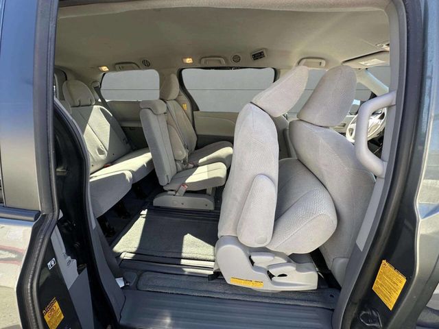 2014 Toyota Sienna LE 8 Passenger 4dr Mini Van - 22936980 - 23
