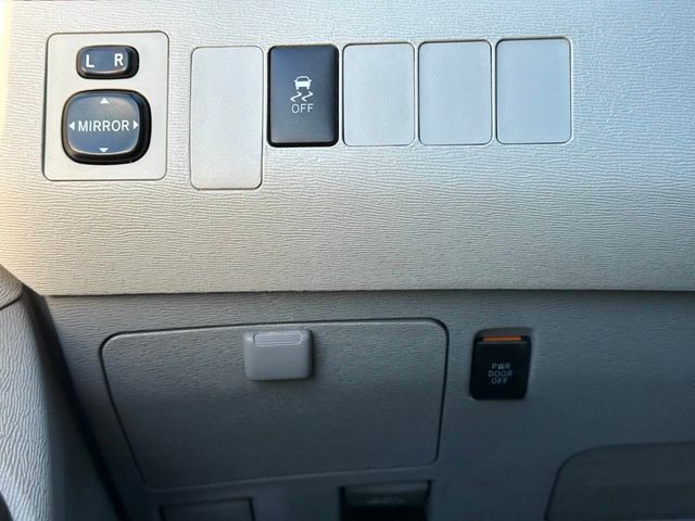 2014 Toyota Sienna LE 8 Passenger 4dr Mini Van - 22936980 - 31