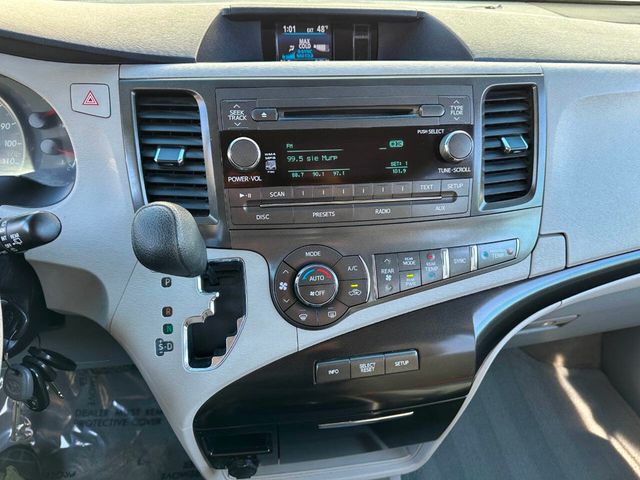 2014 Toyota Sienna LE 8 Passenger 4dr Mini Van - 22936980 - 33