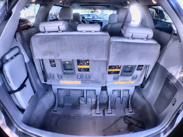 2014 Toyota Sienna XLE - 22907276 - 24