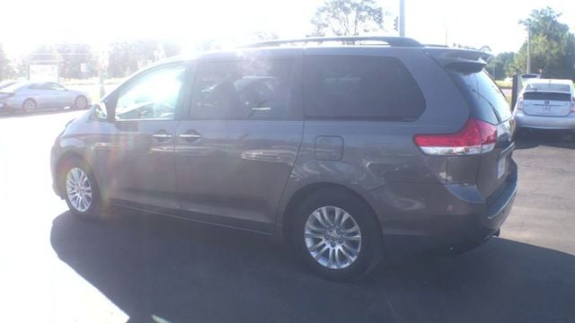 2014 Toyota Sienna XLE - 22907276 - 5