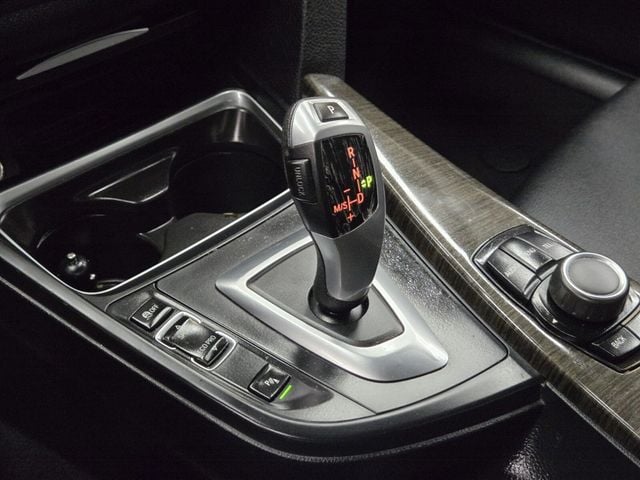 2015 BMW 3 Series 320i xDrive - 22903997 - 18