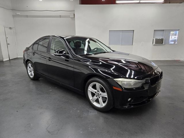 2015 BMW 3 Series 320i xDrive - 22903997 - 3