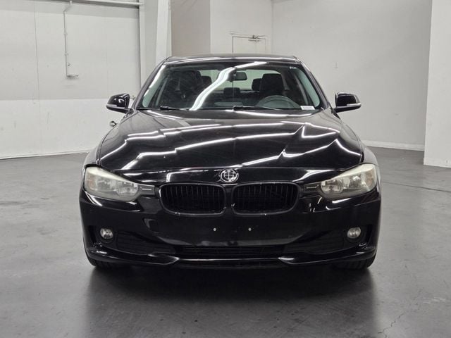 2015 BMW 3 Series 320i xDrive - 22903997 - 4