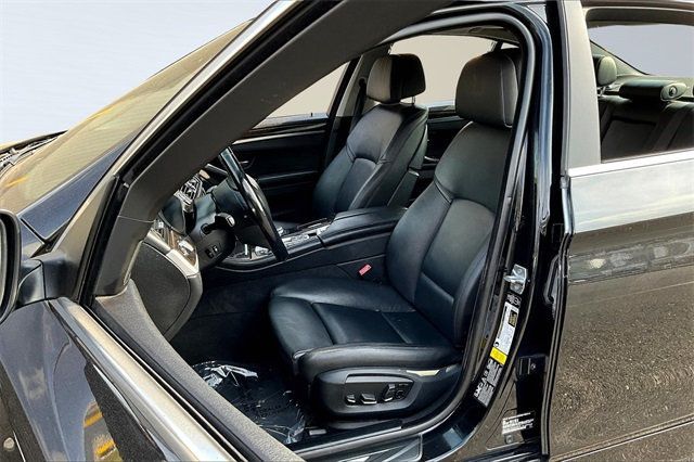 2015 BMW 5 Series 535i xDrive - 22897984 - 9