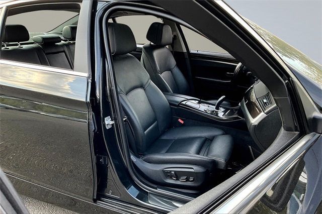 2015 BMW 5 Series 535i xDrive - 22897984 - 12