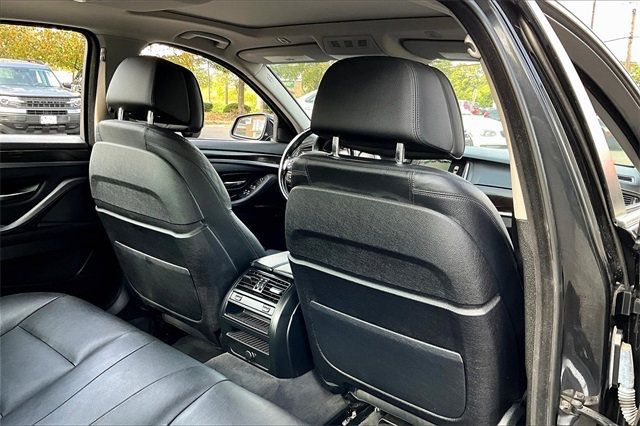 2015 BMW 5 Series 535i xDrive - 22897984 - 14
