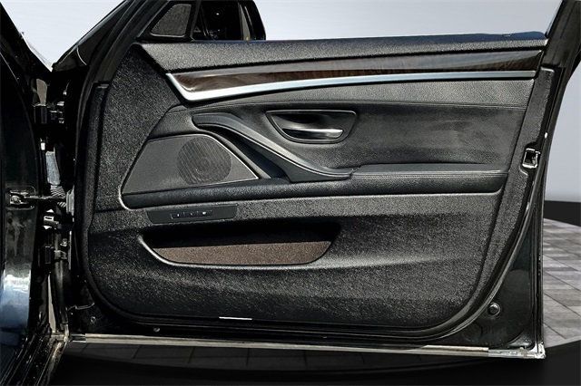 2015 BMW 5 Series 535i xDrive - 22897984 - 15