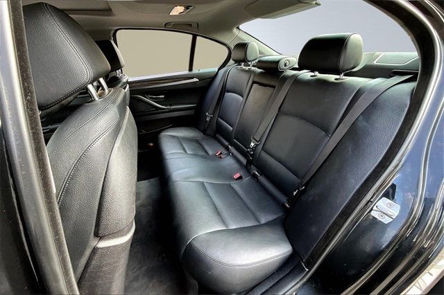 2015 BMW 5 Series 535i xDrive - 22897984 - 16
