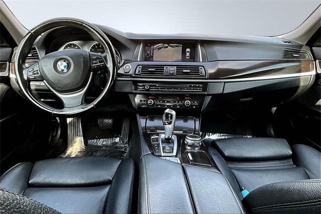2015 BMW 5 Series 535i xDrive - 22897984 - 18