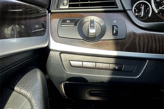 2015 BMW 5 Series 535i xDrive - 22897984 - 27