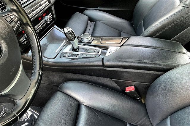 2015 BMW 5 Series 535i xDrive - 22897984 - 30