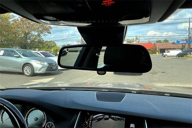 2015 BMW 5 Series 535i xDrive - 22897984 - 31