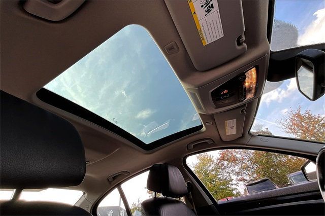 2015 BMW 5 Series 535i xDrive - 22897984 - 32