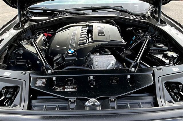 2015 BMW 5 Series 535i xDrive - 22897984 - 36