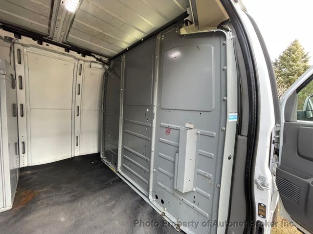 2015 Chevrolet Express Cargo Van RWD 3500 155" - 22318624 - 25
