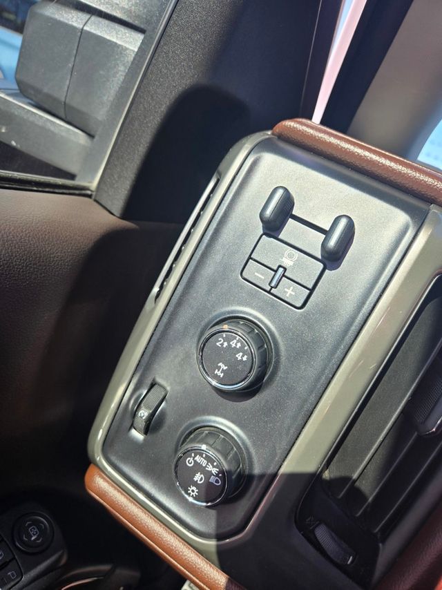 2015 Chevrolet Silverado 3500HD  - 22935071 - 16